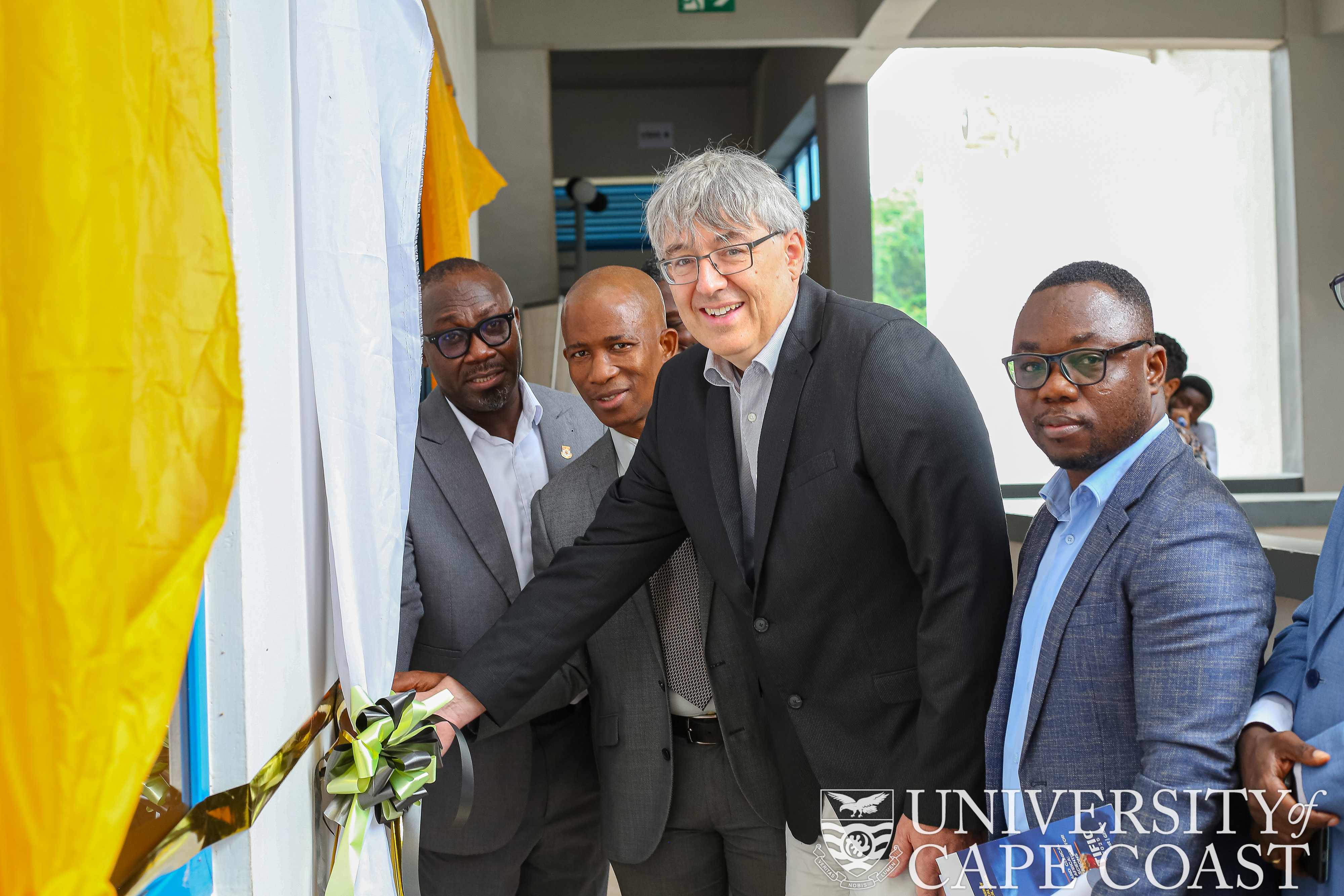 Prof. Sven Heinrich opening the new hub