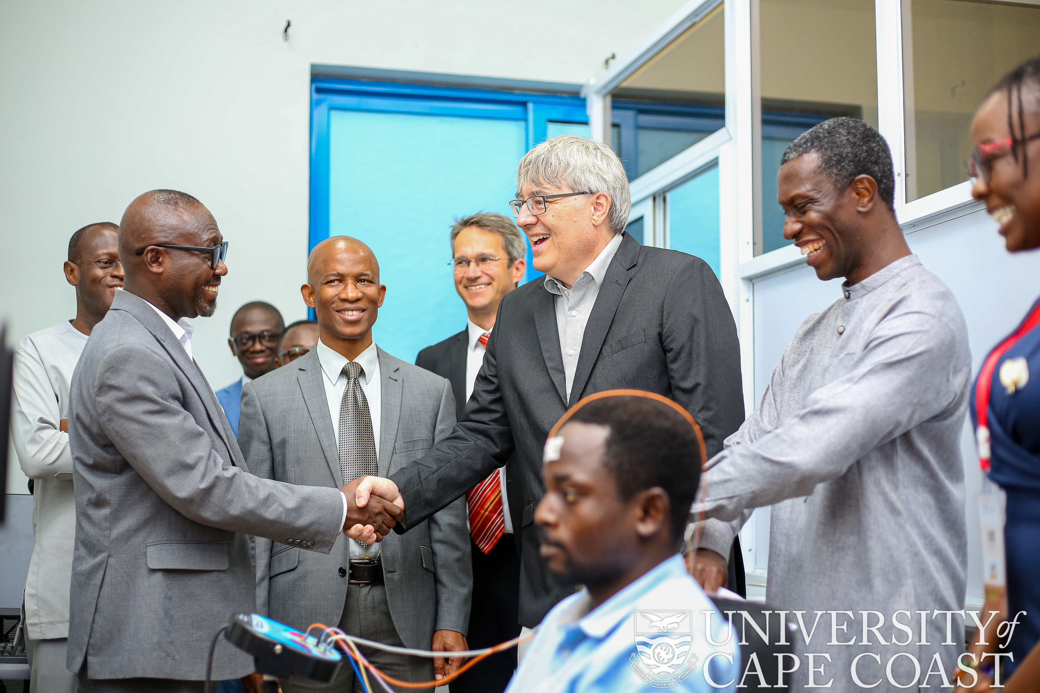 Prof. Sven Heinrich in an handshake with Prof. Denis Aheto