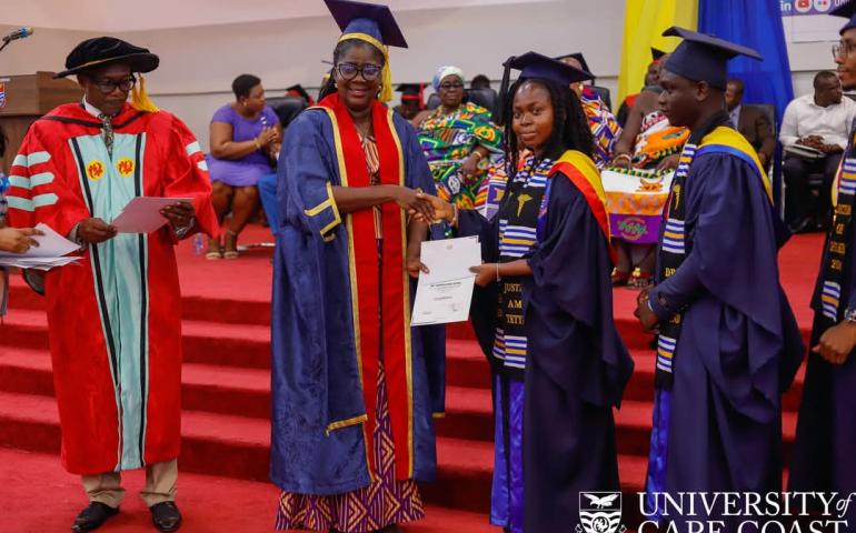 Dr. Justicia Ama Tetteh: Awarded as the Best Female Student with the highest cumulative GPA and recognized as the Best Student in Contact Lenses.