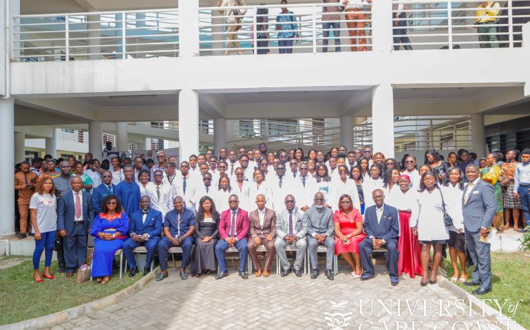 Group picture of dignitaries together with the student at the event